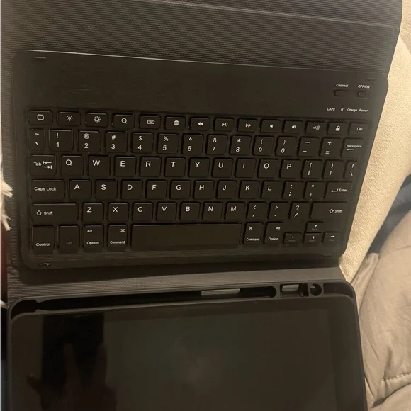 New Condition IPAD IOS 14 - Picture 2 of 2